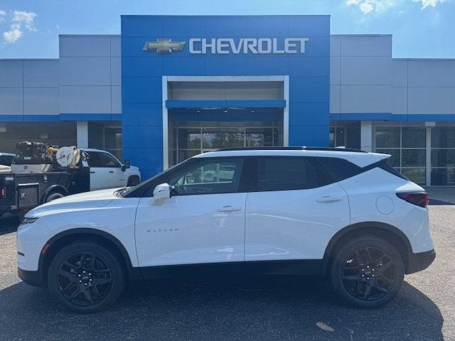 2025 Chevrolet Blazer 3LT in Summit White — front three-quarter view